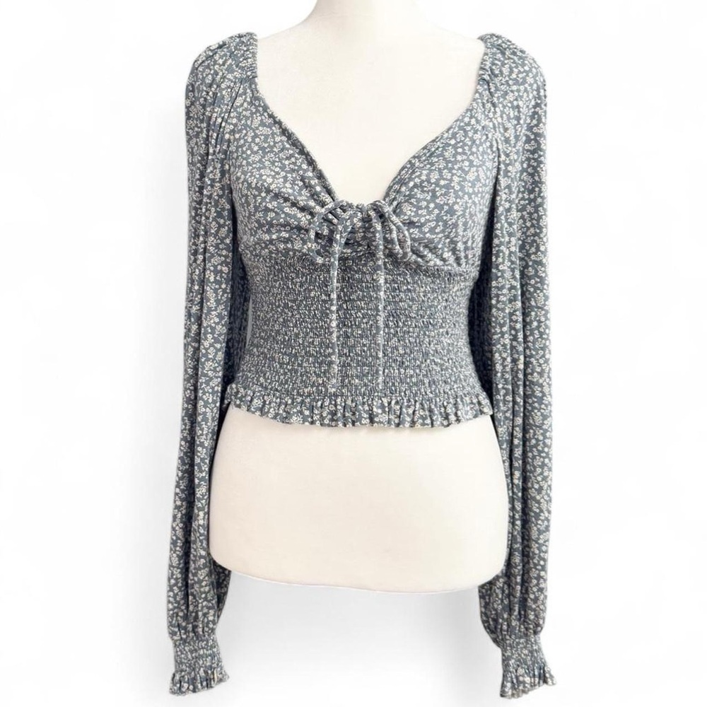 Love Tree Blue Floral Long Sleeve Smocked Crop Top – Medium